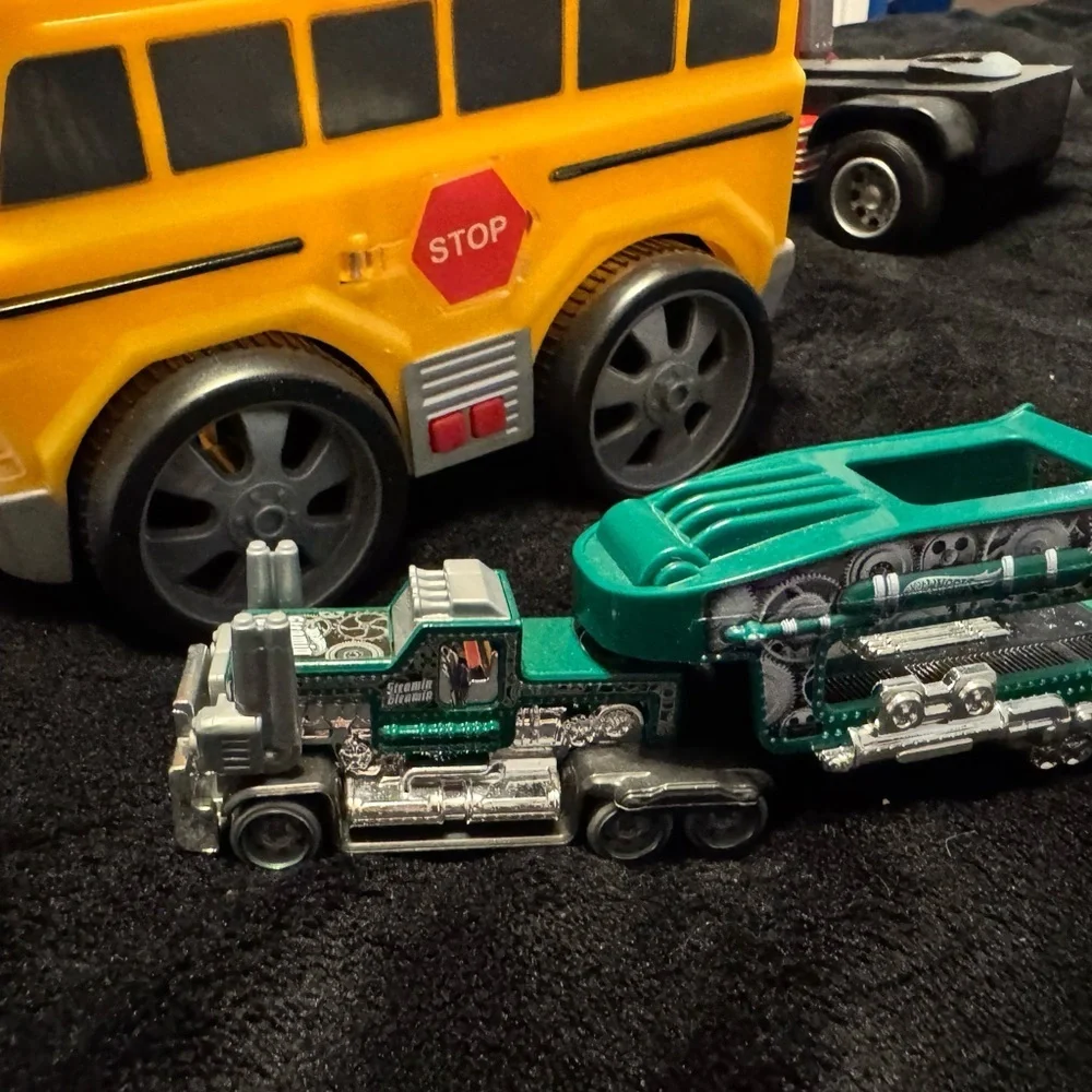 Trucks!! Lot of 5 trucks. Rigs.